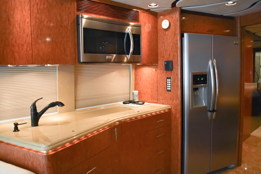 2005 Prevost Marathon XLII For Sale