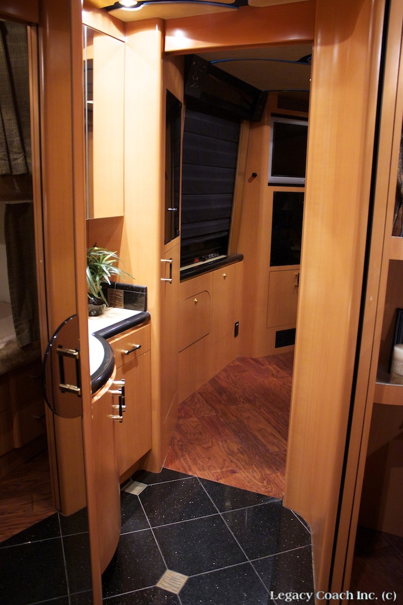 2005 Prevost Marathon XLII For Sale