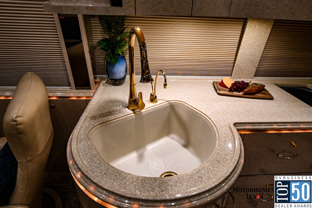 2005 Prevost Marathon XLII For Sale