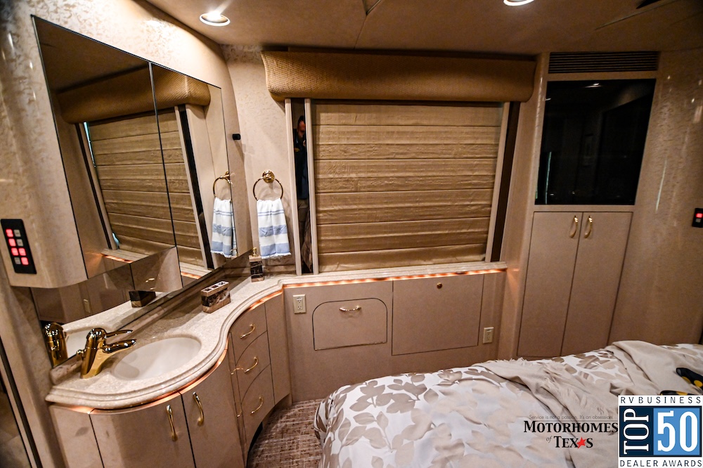2005 Prevost Marathon XLII For Sale