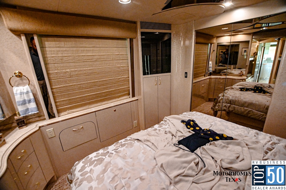 2005 Prevost Marathon XLII For Sale