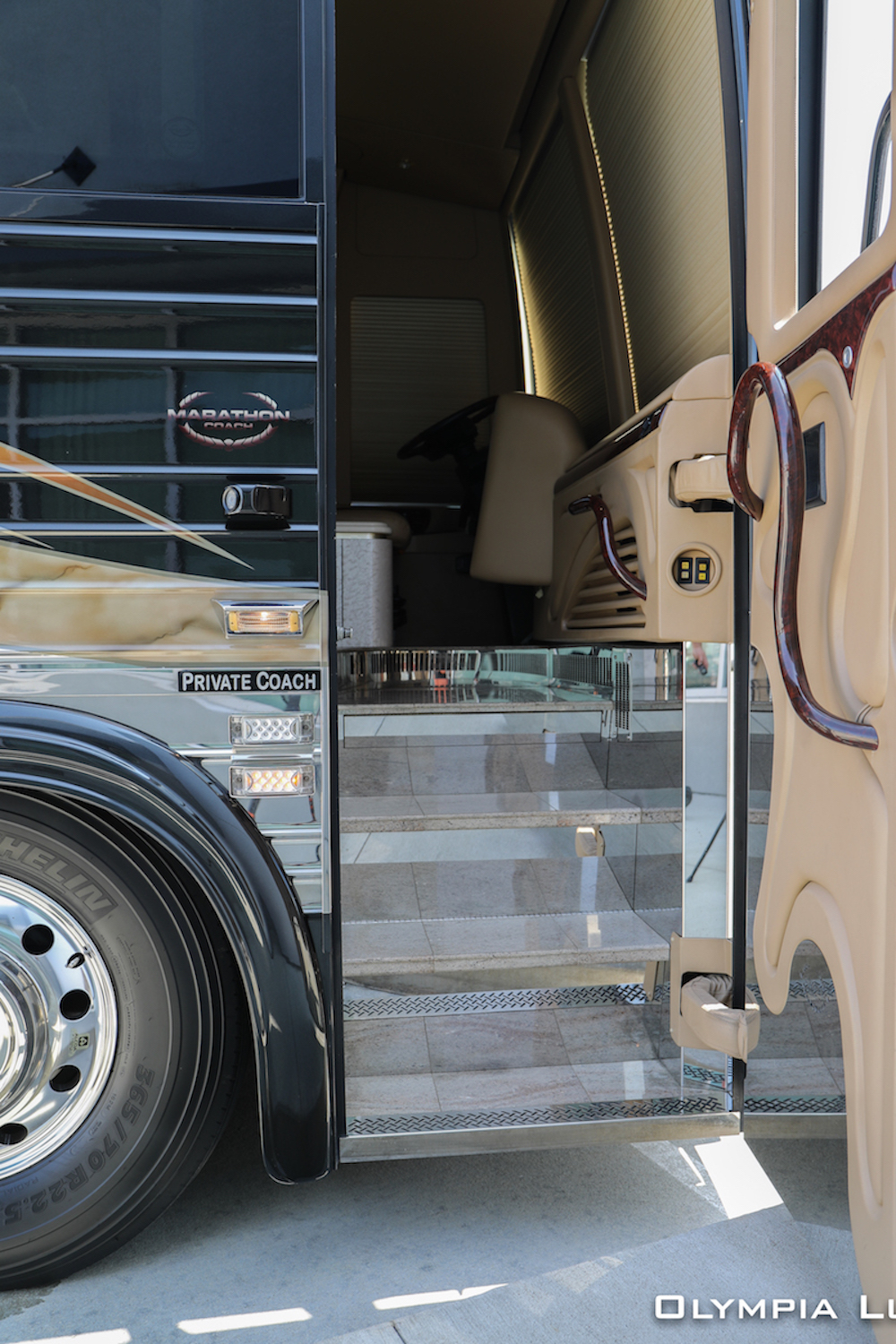 2005 Prevost Marathon XLII For Sale