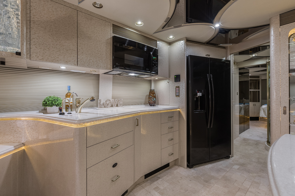 2005 Prevost Marathon XLII For Sale