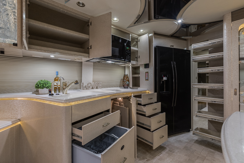 2005 Prevost Marathon XLII For Sale