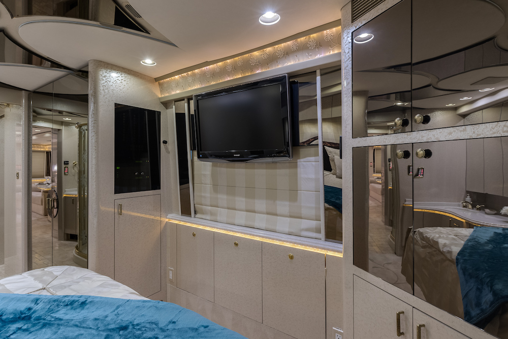 2005 Prevost Marathon XLII For Sale