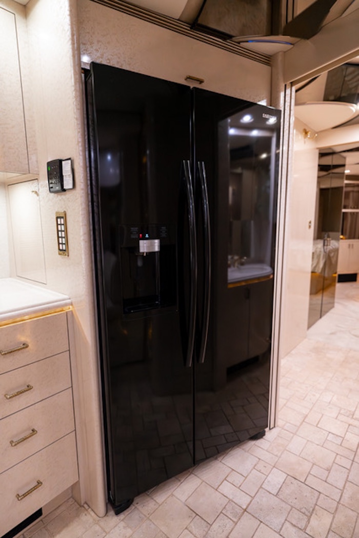 2005 Prevost Marathon XLII For Sale
