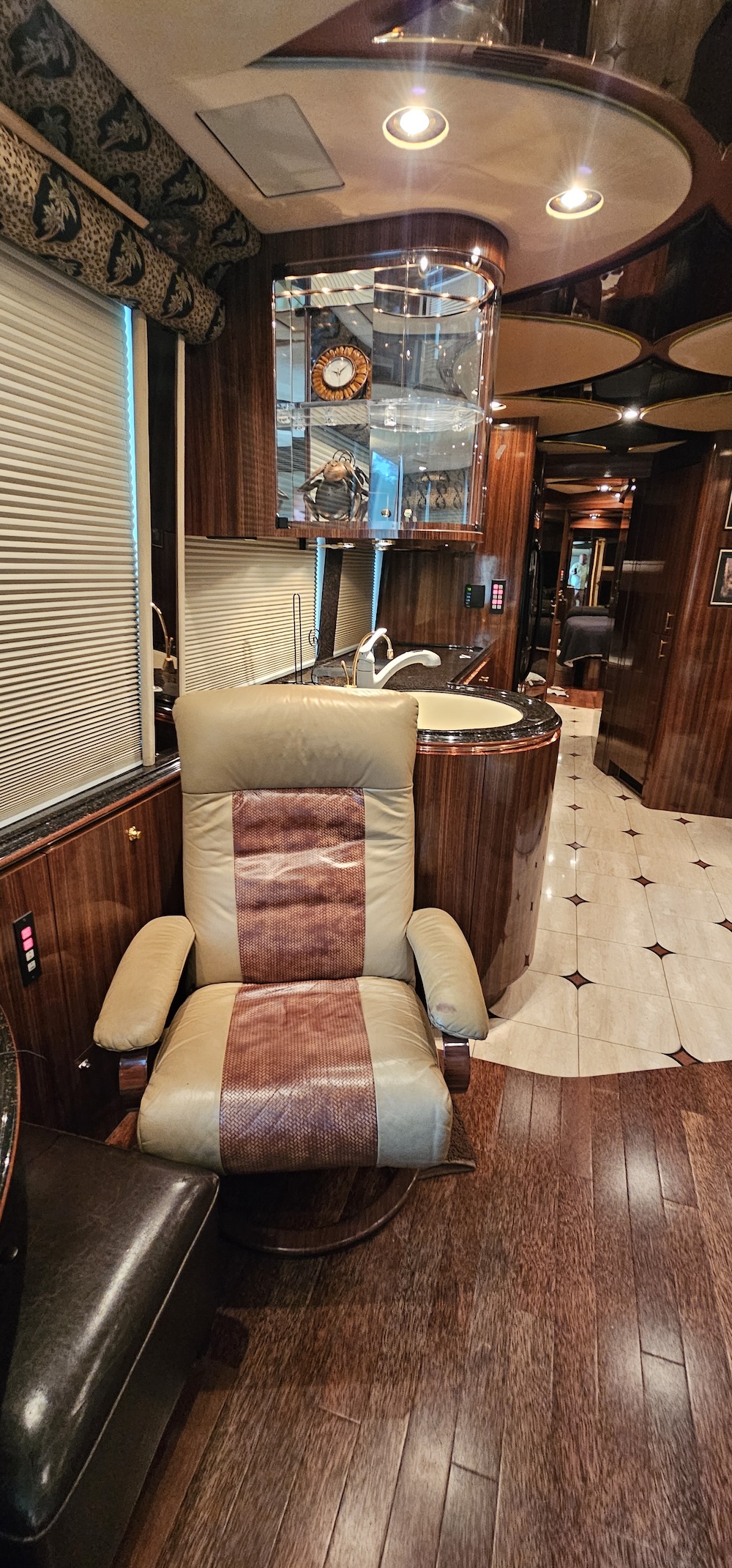 2005 Prevost Marathon XLII For Sale