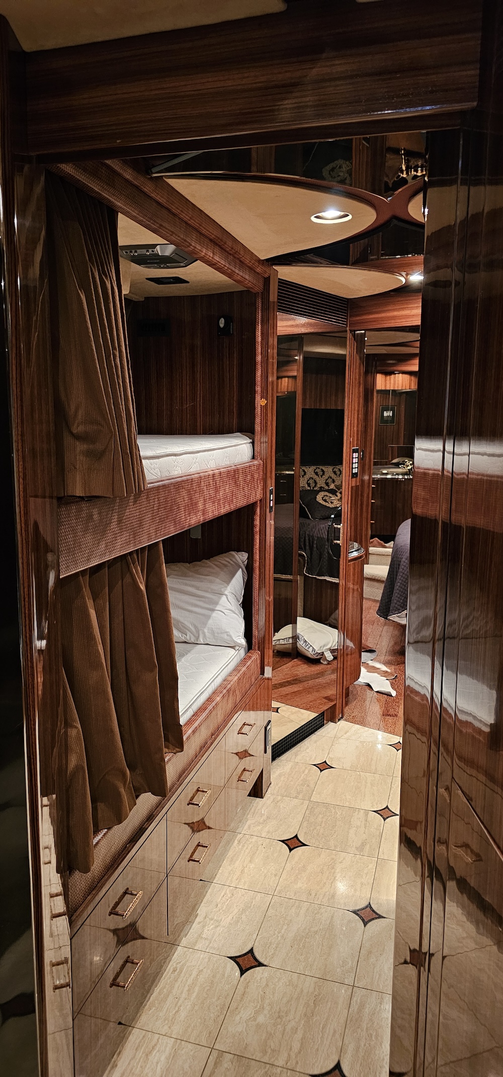 2005 Prevost Marathon XLII For Sale