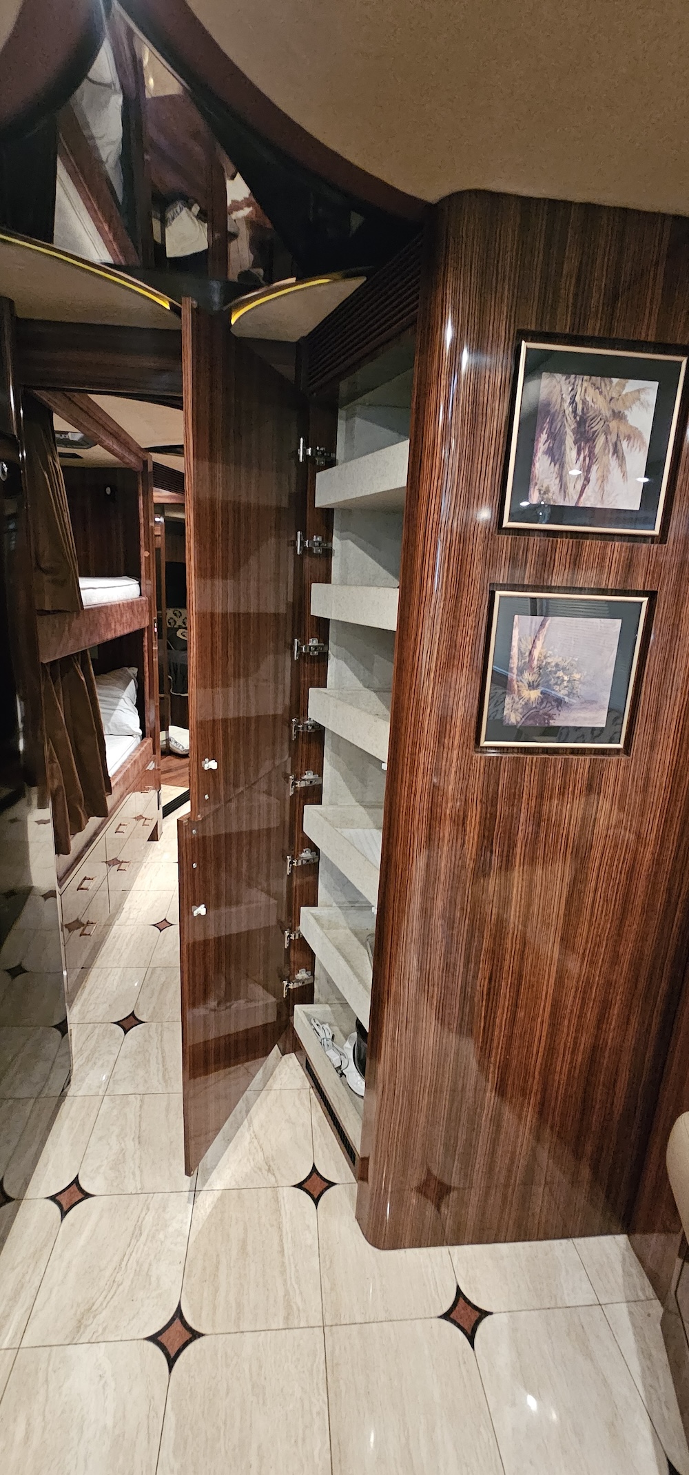 2005 Prevost Marathon XLII For Sale