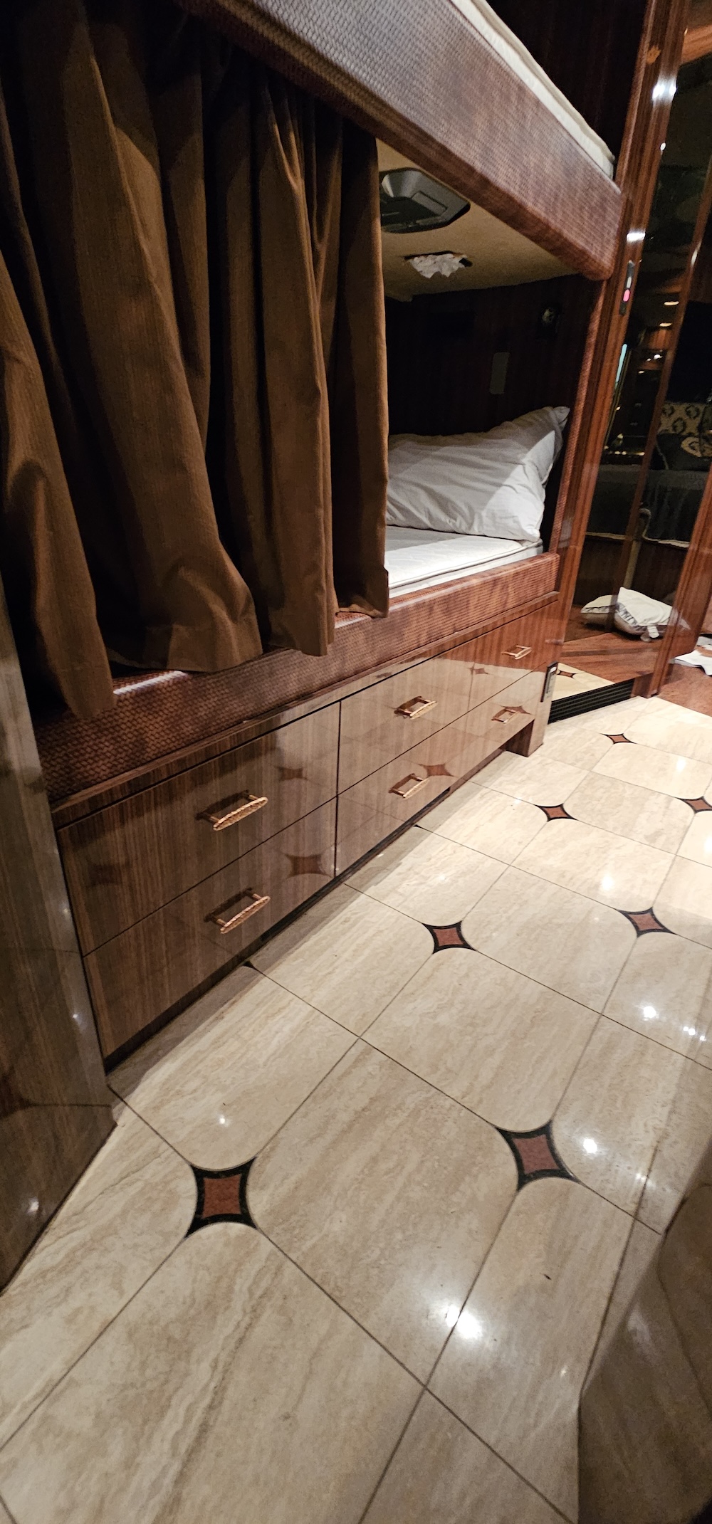 2005 Prevost Marathon XLII For Sale