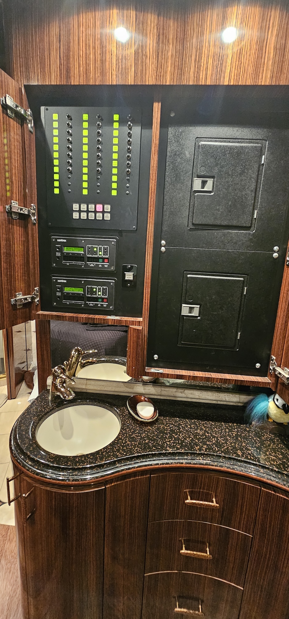 2005 Prevost Marathon XLII For Sale