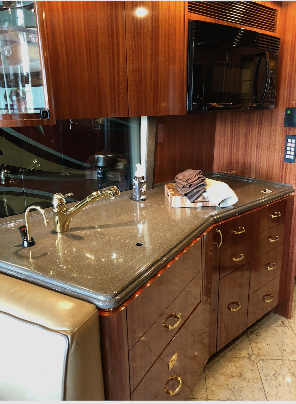 2005 Prevost Marathon XLII For Sale