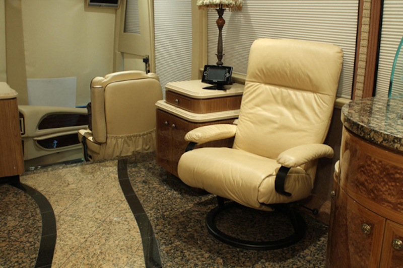 2005 Prevost Millennium H3-45 For Sale