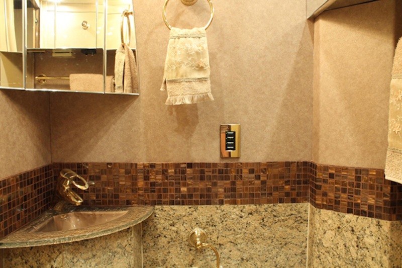 2005 Prevost Millennium H3-45 For Sale