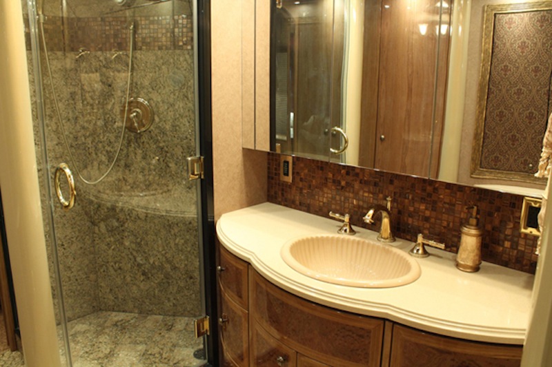 2005 Prevost Millennium H3-45 For Sale