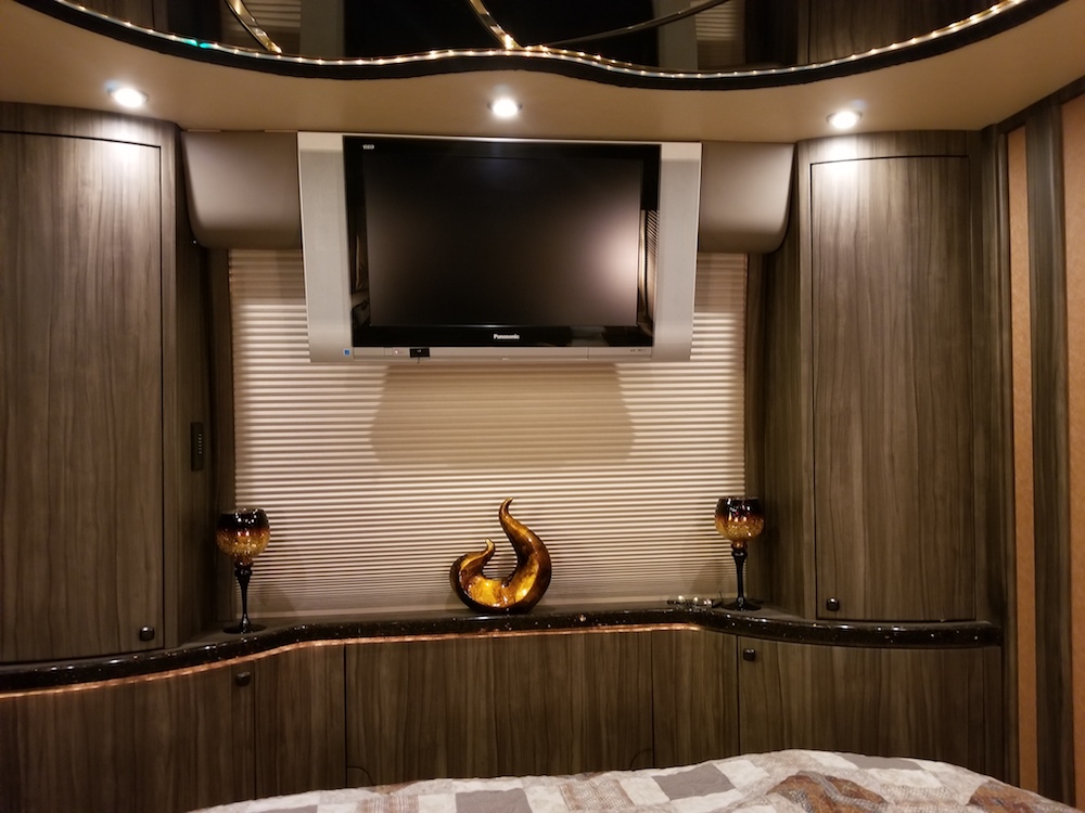 2005 Prevost Millennium H3-45 For Sale