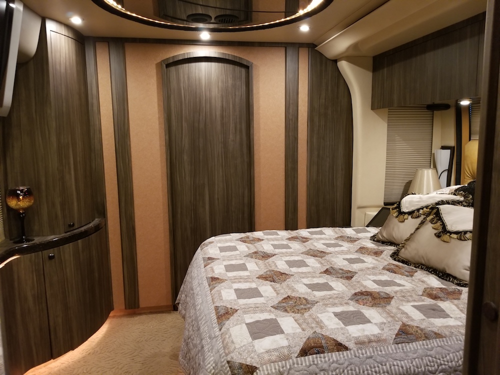 2005 Prevost Millennium H3-45 For Sale
