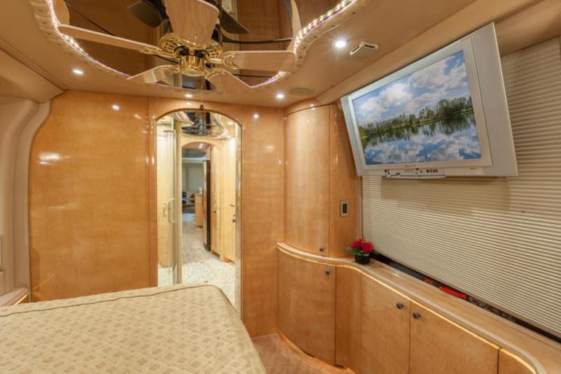 2005 Prevost Liberty XLII For Sale