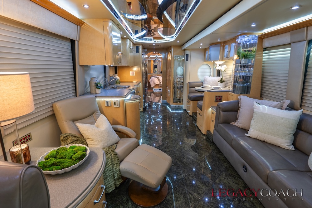 2005 Prevost Parliament XLII For Sale
