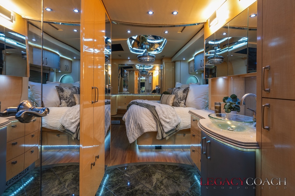 2005 Prevost Parliament XLII For Sale
