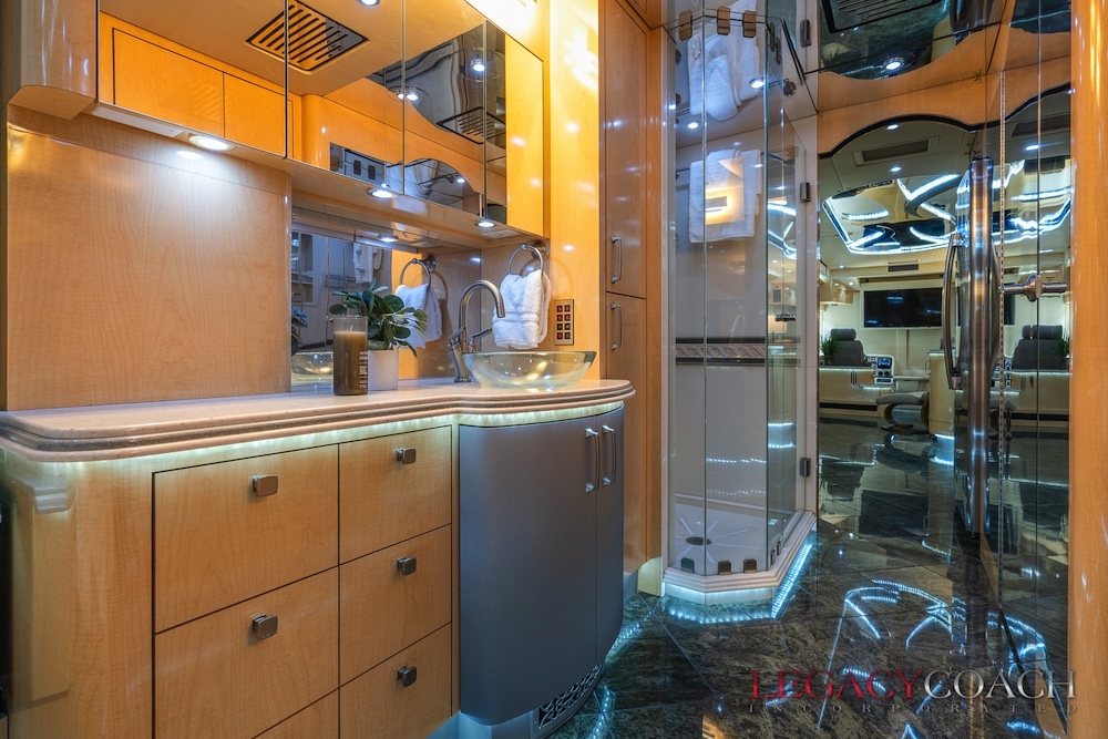 2005 Prevost Parliament XLII For Sale