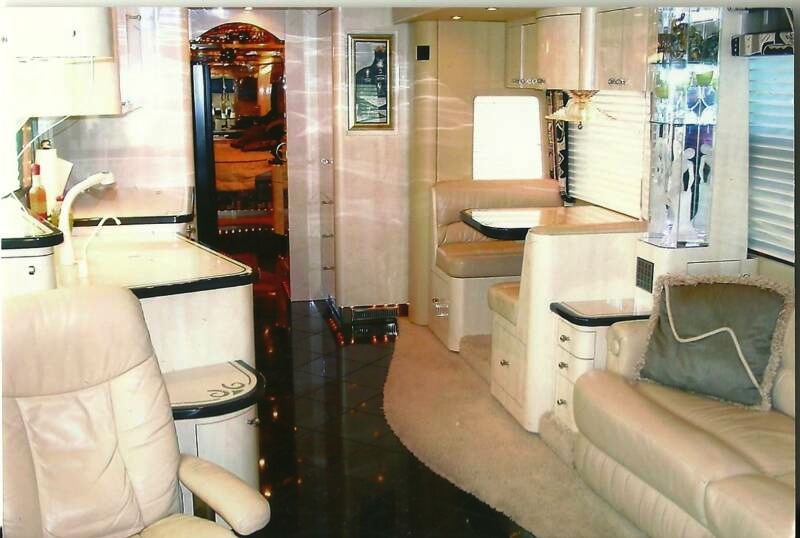 2005 Prevost Parliament XLII For Sale