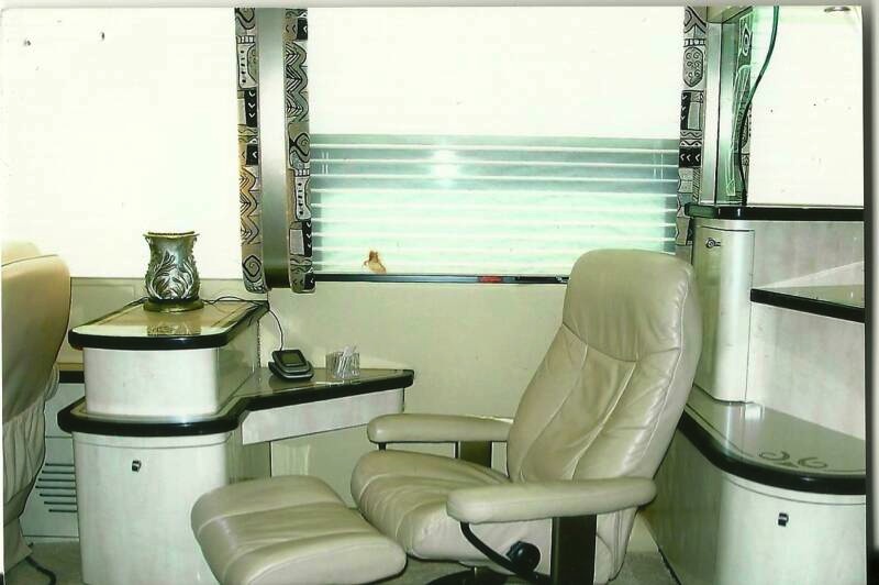 2005 Prevost Parliament XLII For Sale