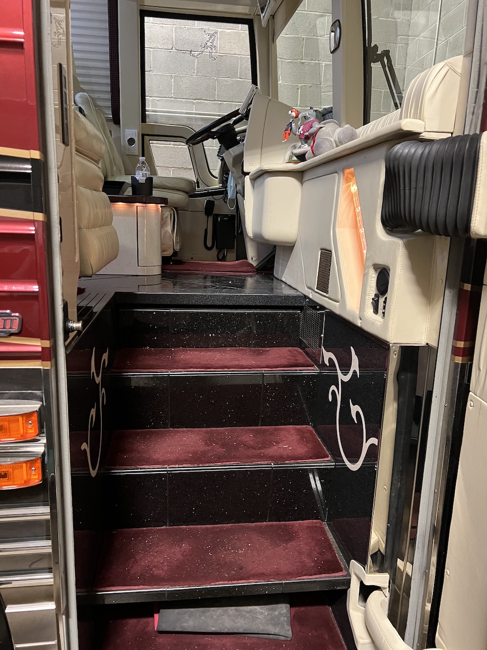 2005 Prevost Parliament XLII For Sale