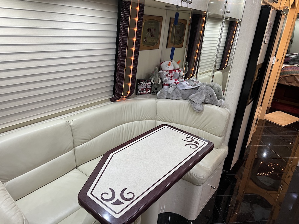 2005 Prevost Parliament XLII For Sale