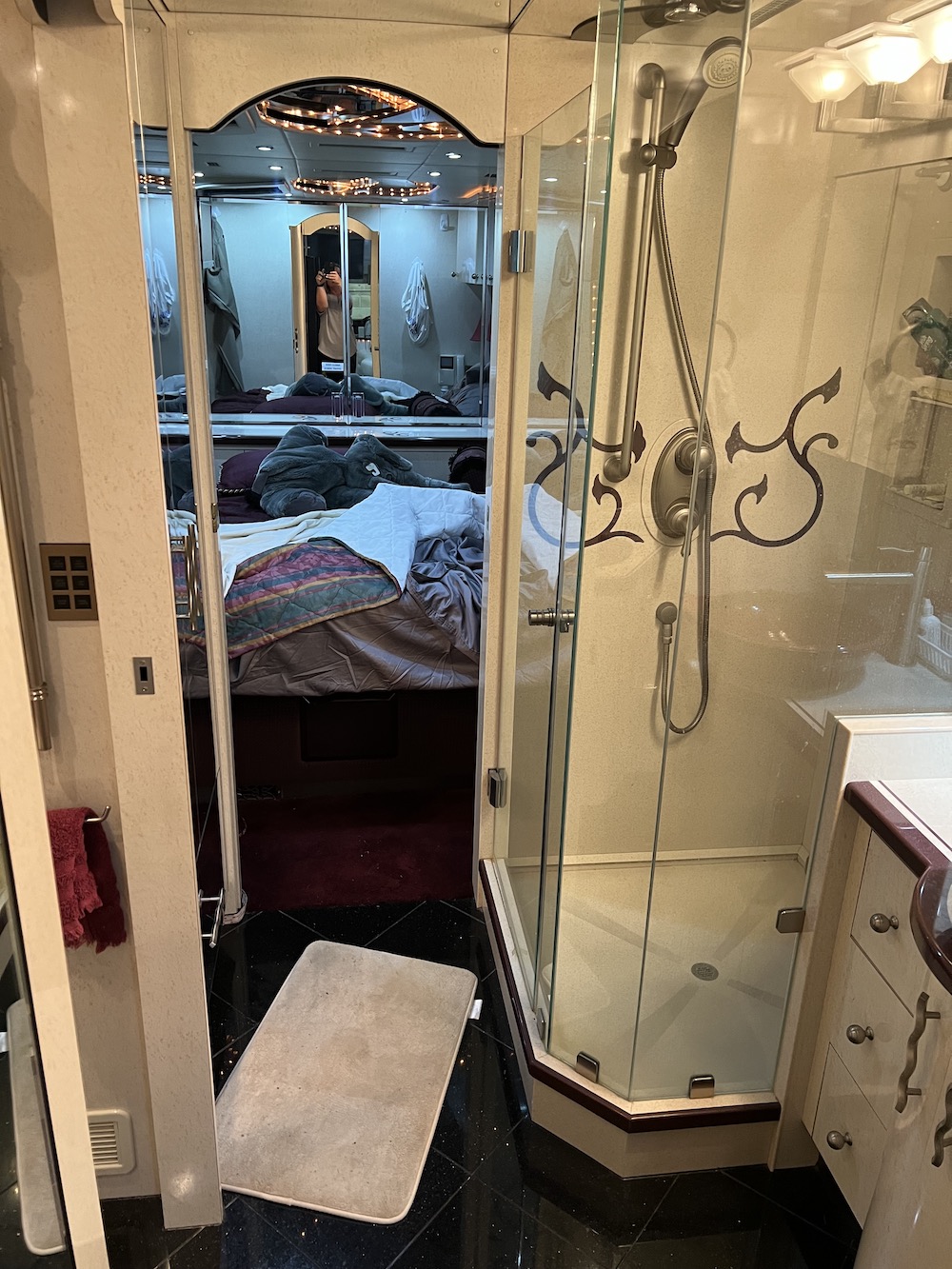 2005 Prevost Parliament XLII For Sale