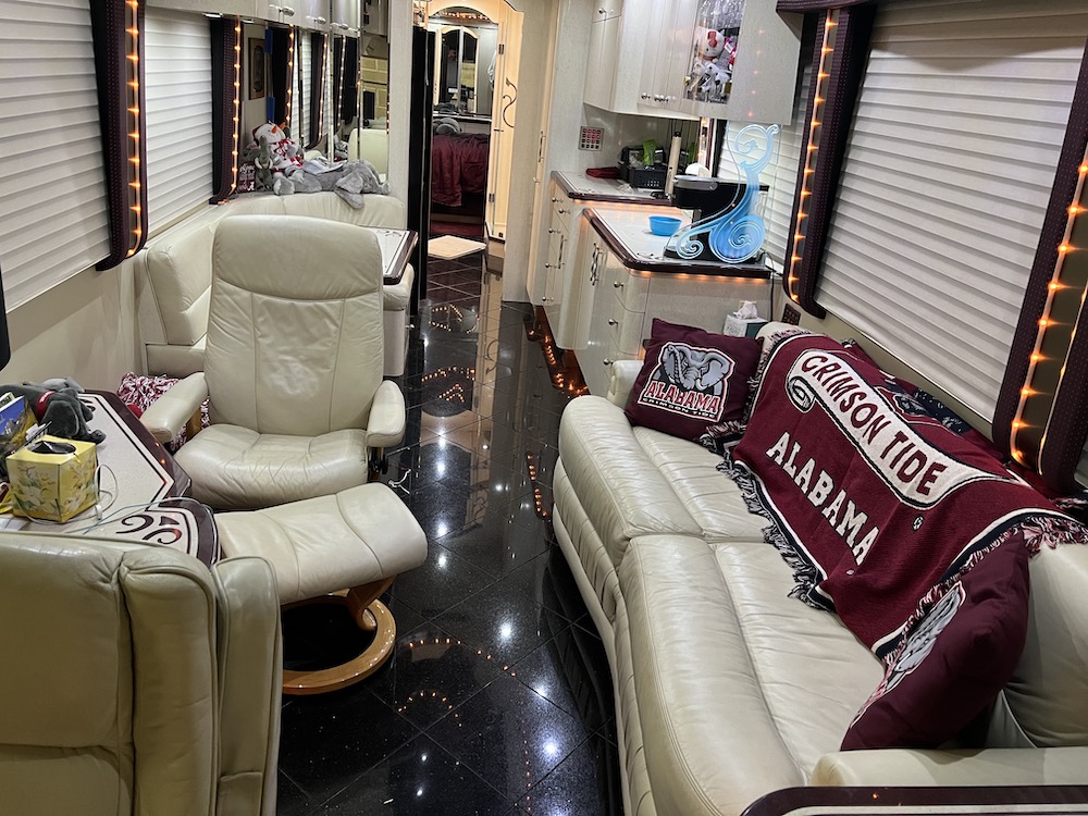 2005 Prevost Parliament XLII For Sale