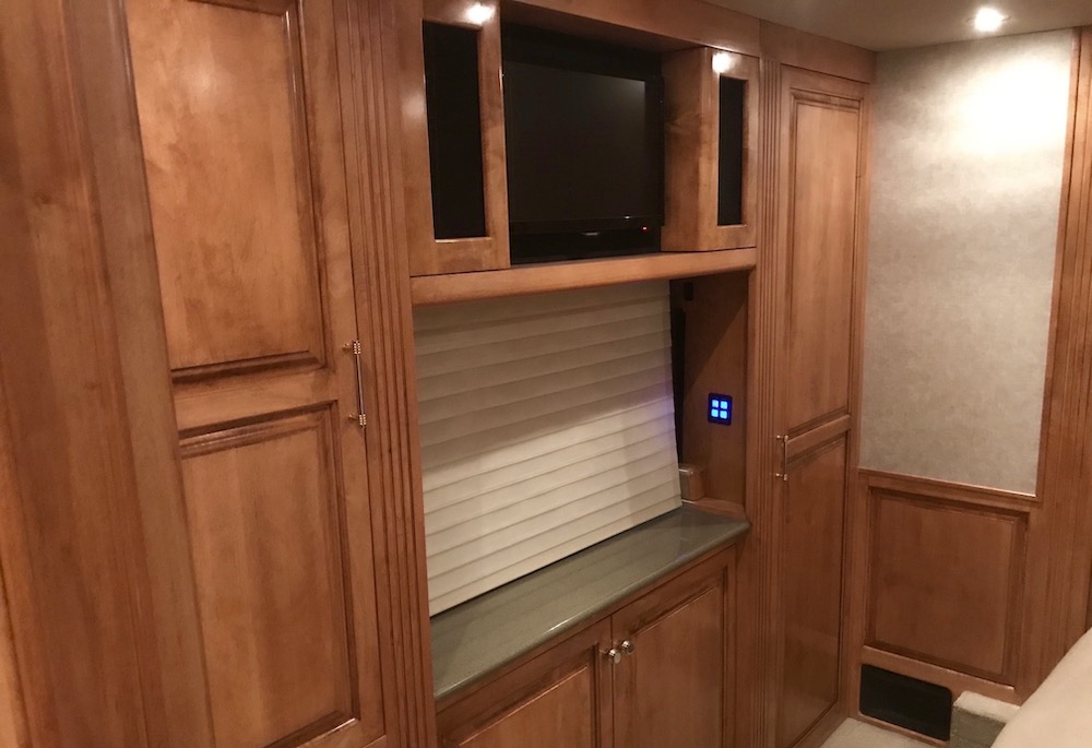 2005 Prevost Royale XLII For Sale