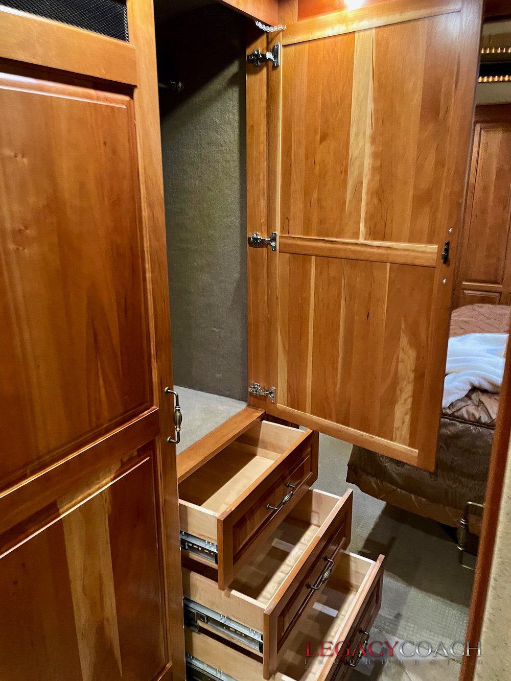 2005 Prevost Royale XLII For Sale