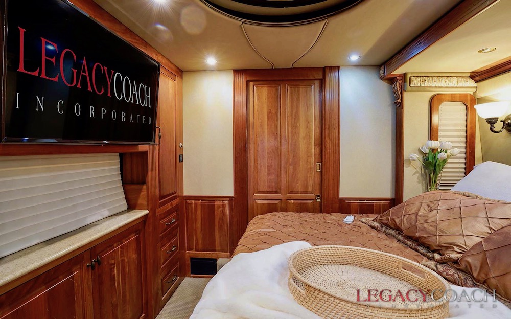 2005 Prevost Royale XLII For Sale