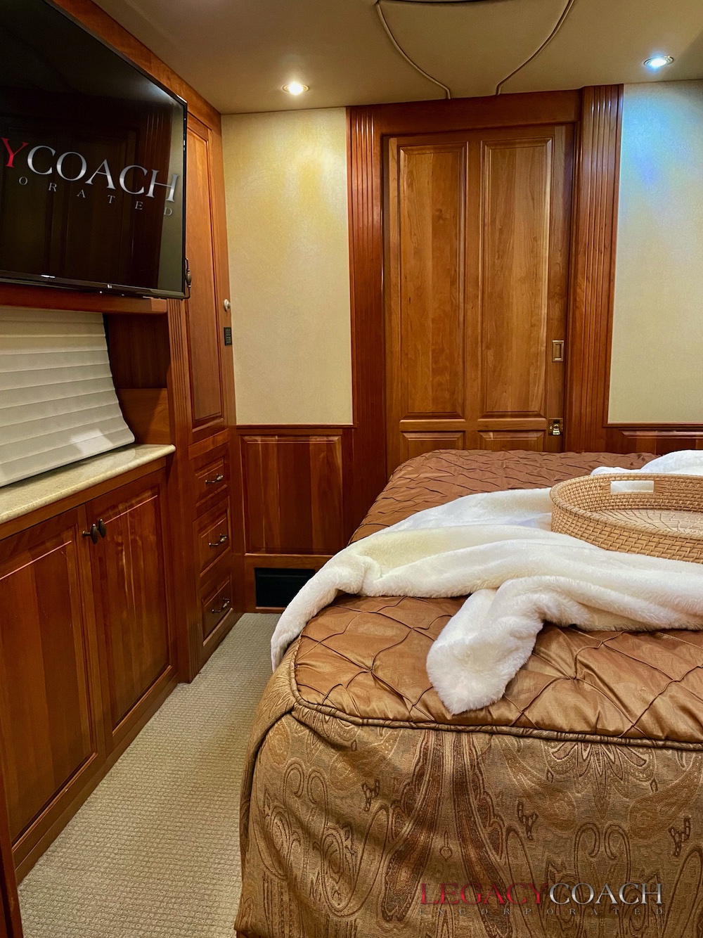 2005 Prevost Royale XLII For Sale