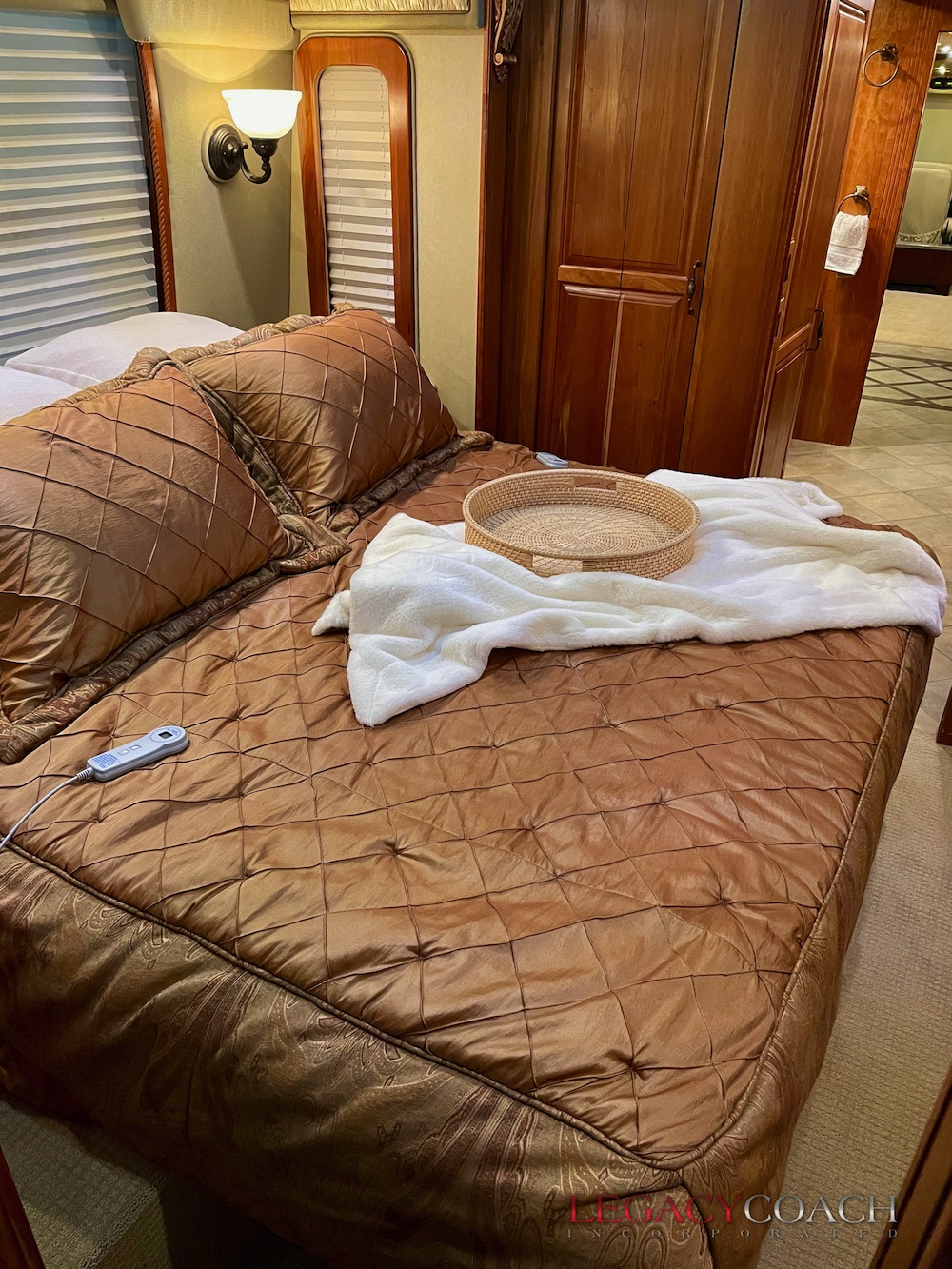 2005 Prevost Royale XLII For Sale