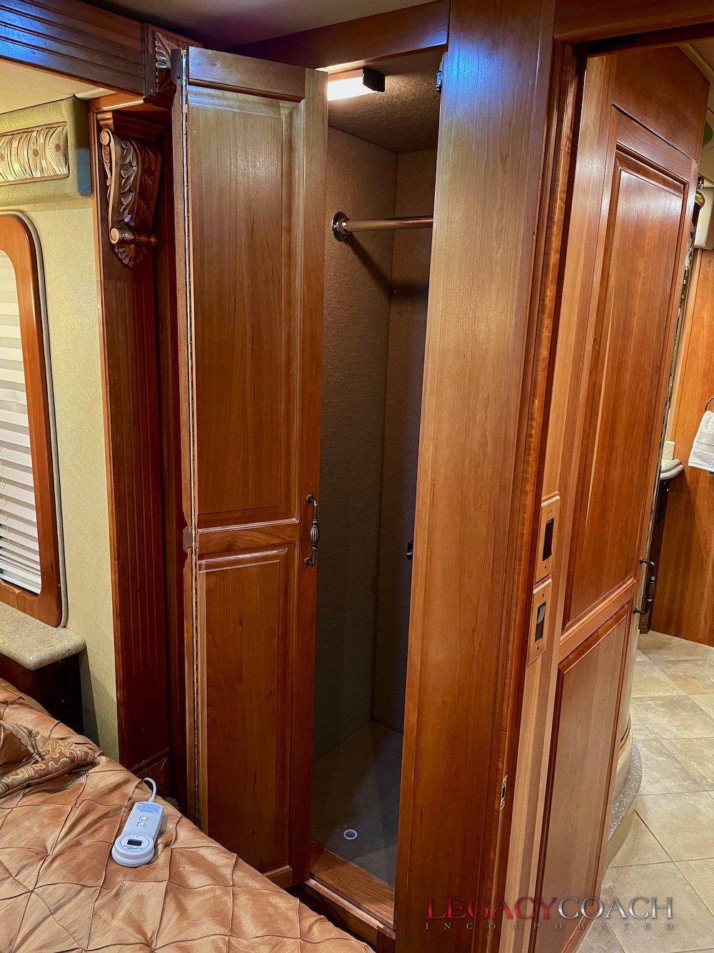 2005 Prevost Royale XLII For Sale