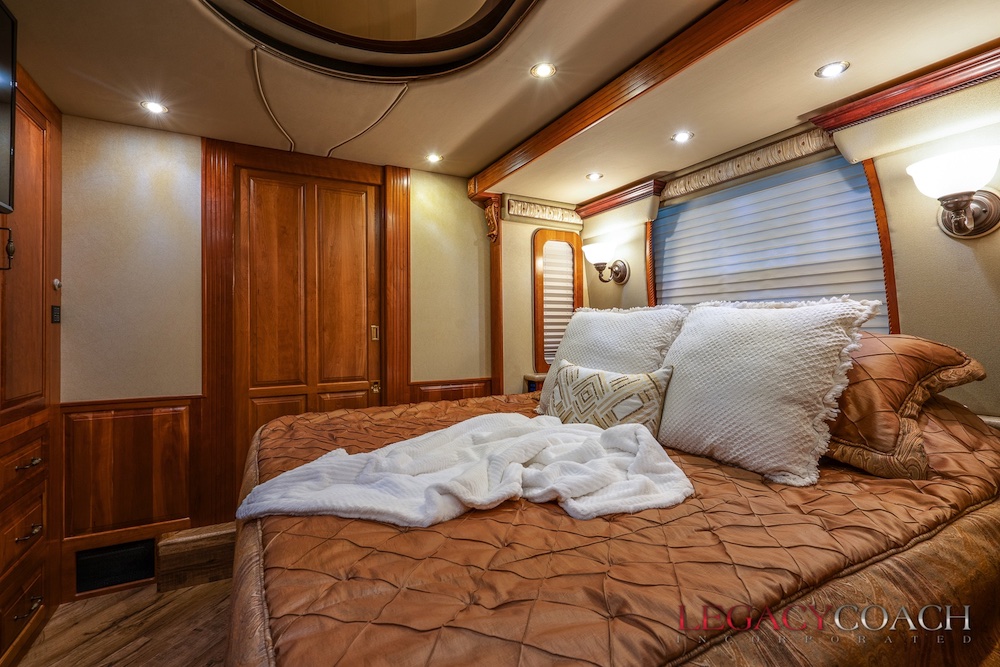 2005 Prevost Royale XLII For Sale