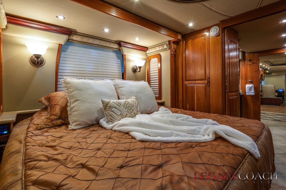 2005 Prevost Royale XLII For Sale