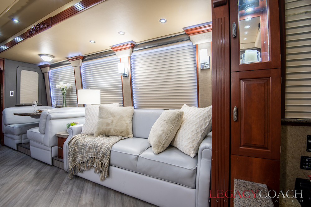 2005 Prevost Royale XLII For Sale