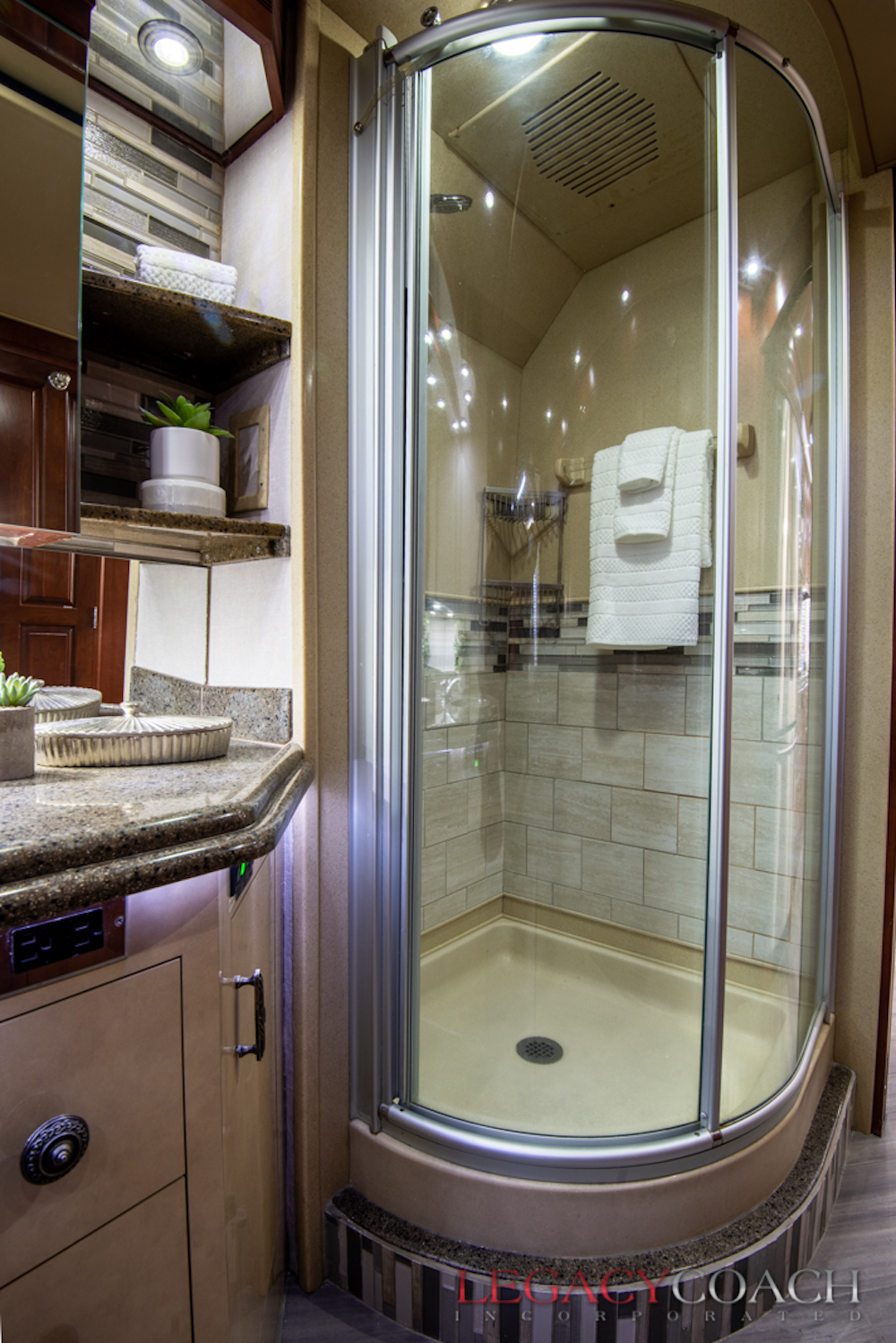 2005 Prevost Royale XLII For Sale