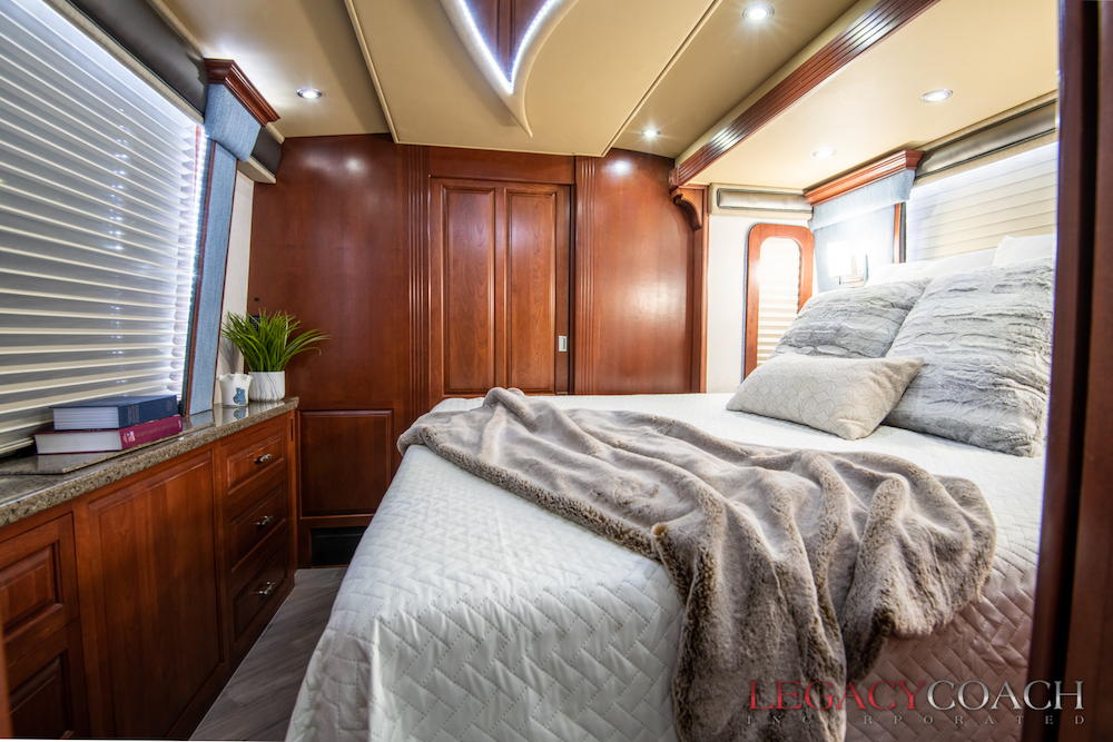 2005 Prevost Royale XLII For Sale