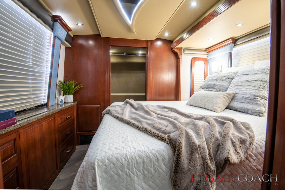 2005 Prevost Royale XLII For Sale