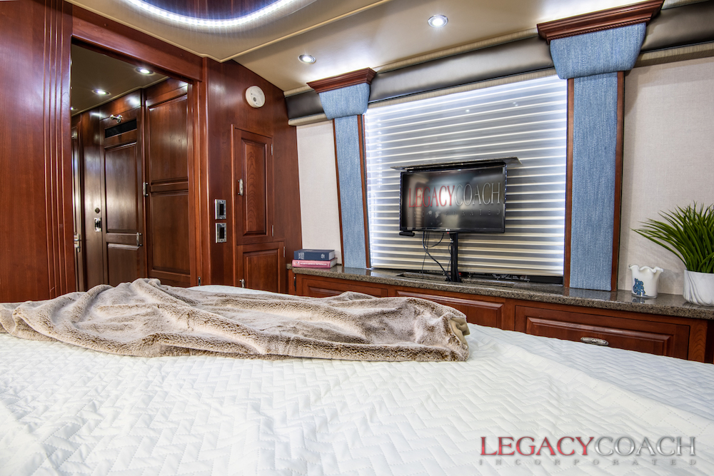 2005 Prevost Royale XLII For Sale