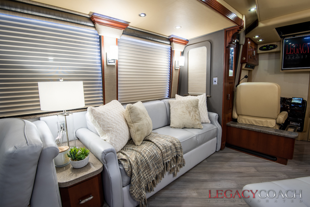 2005 Prevost Royale XLII For Sale