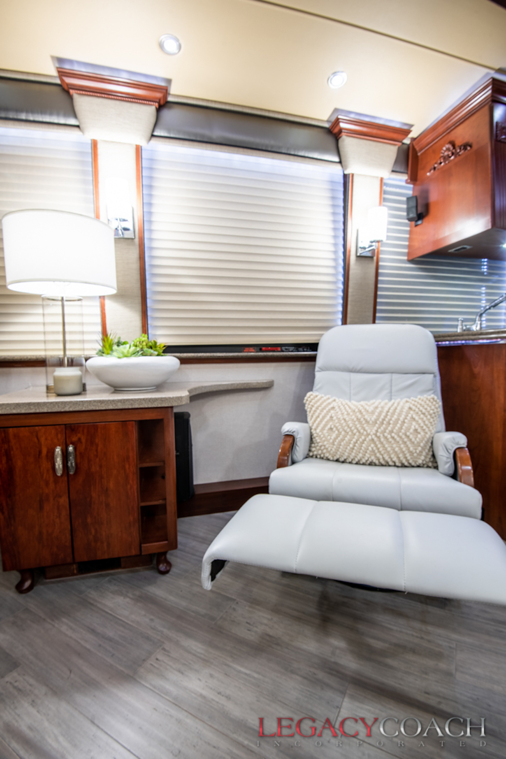 2005 Prevost Royale XLII For Sale