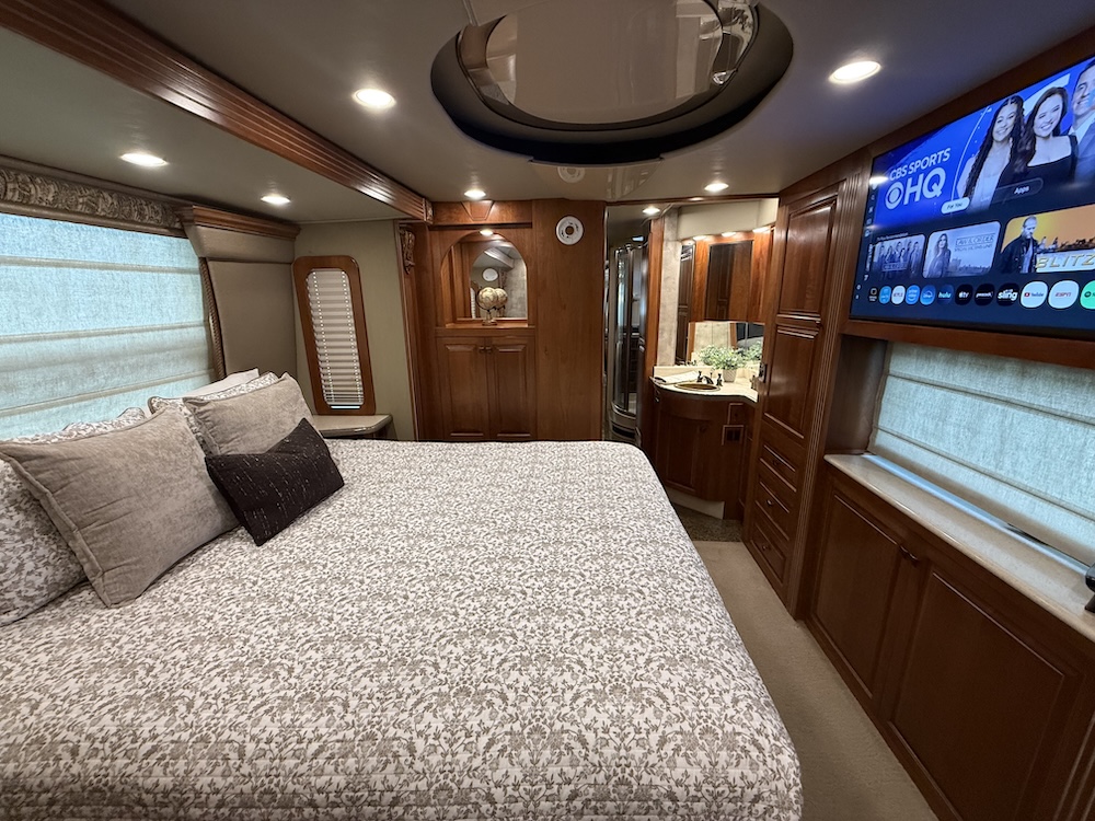 2005 Prevost Royale XLII For Sale
