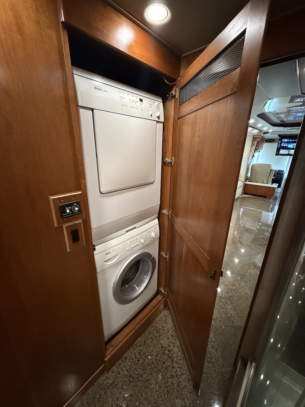 2005 Prevost Royale XLII For Sale