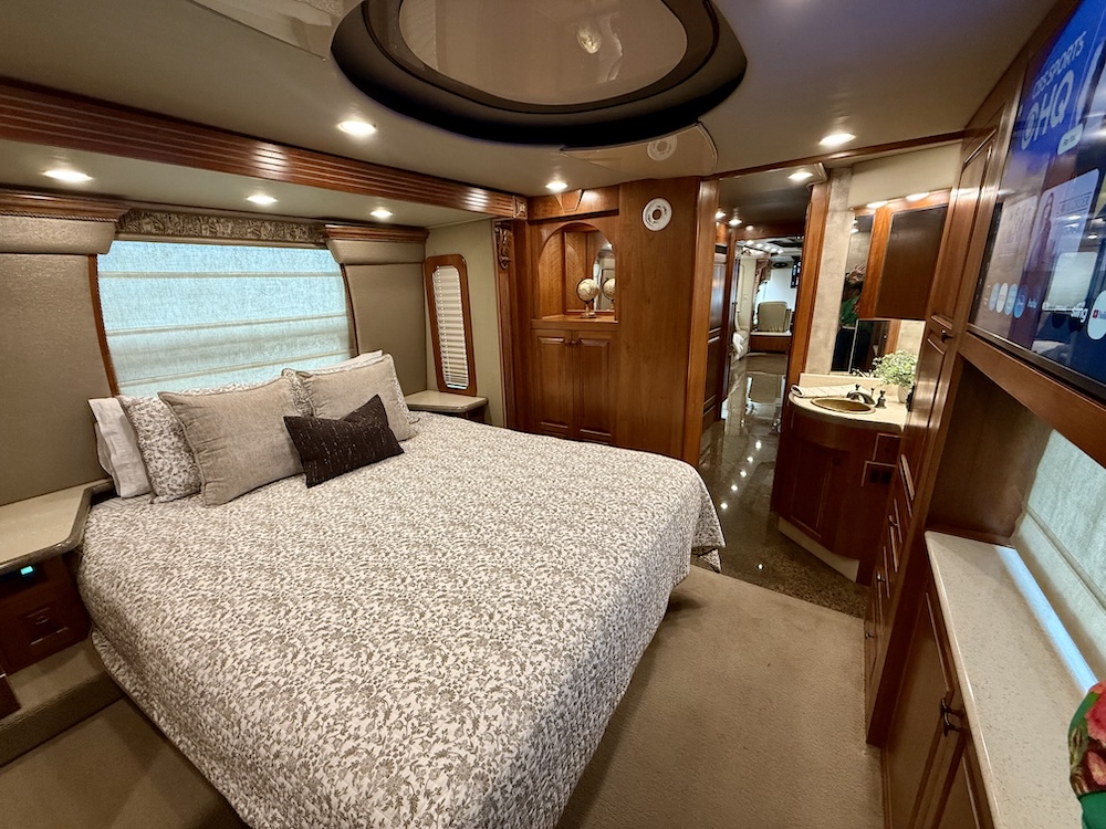 2005 Prevost Royale XLII For Sale