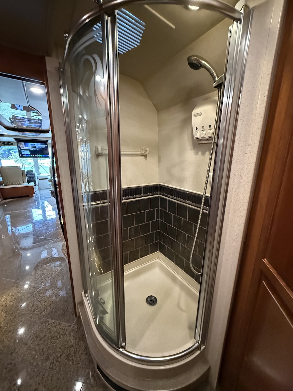 2005 Prevost Royale XLII For Sale